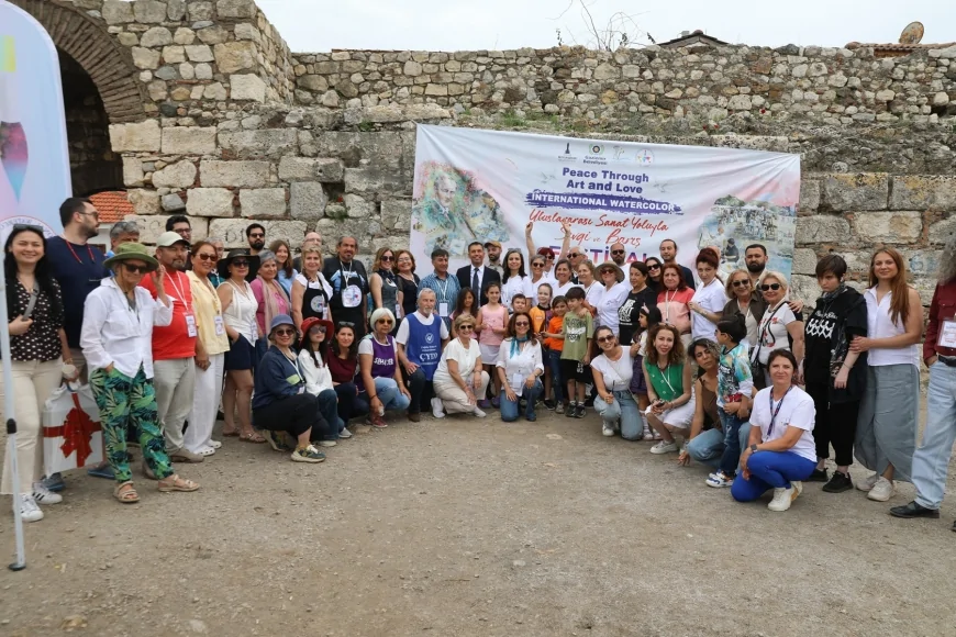 Seferihisar’da düzenlenen Uluslararası Suluboya Festivali sanatçıları barış ve sevgi temasıyla buluşturdu