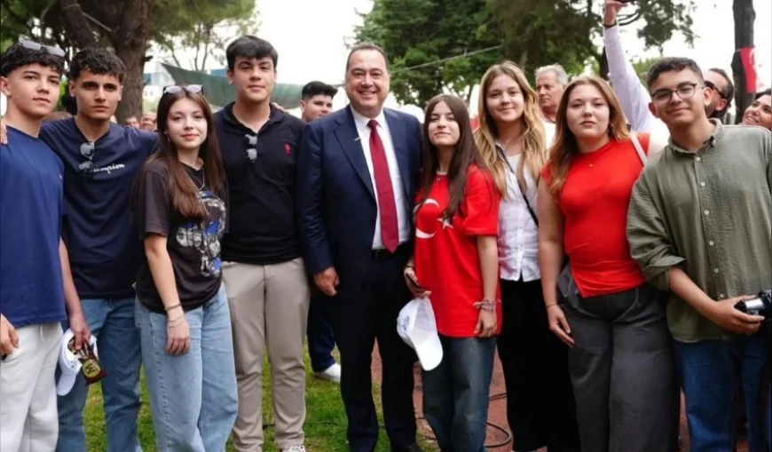 Manisa Büyükşehir Belediye Başkanı Besim Dutlulu gençlerle buluştu: “Kendinizi geliştirmeye devam edin”