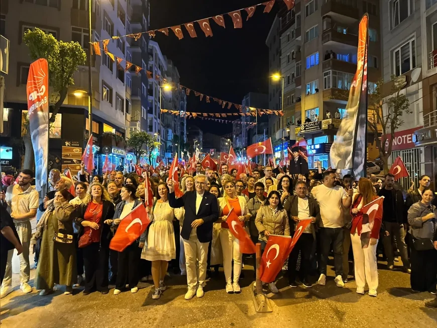 Bandırma’da 19 Mayıs korteji gençlerin coşkusu ve marşlarla sokaklara taşındı