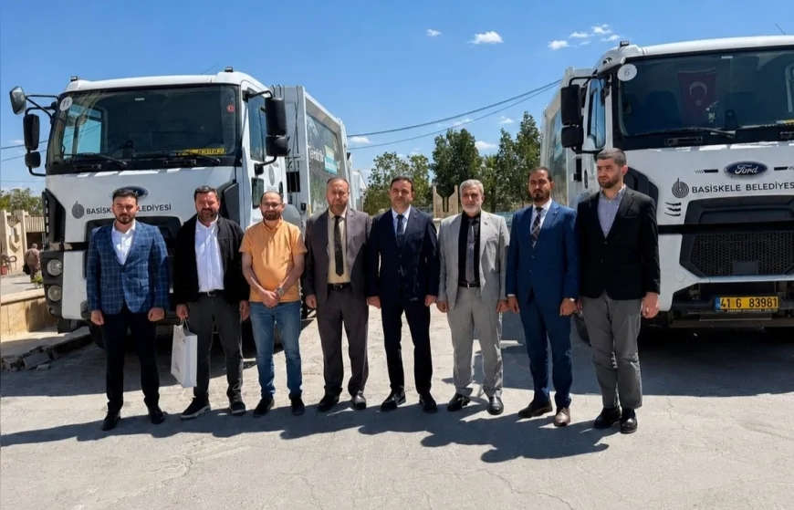 Başiskele Belediyesi Azez’e iki çöp kamyonu hibe ederek temizlik hizmetlerine destek sağladı