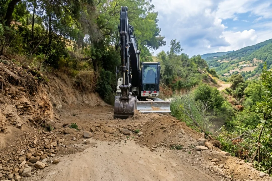 Efeler Belediyesi kırsal mahallelerde yol bakım ve onarım çalışmalarını aralıksız sürdürüyor