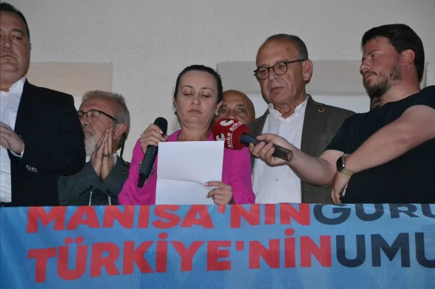 CHP Manisa İl Başkanı İlksen Özalper: “Genel Başkanımız Özgür Özel’in etrafında kenetleneceğiz, baba ocağımızı terk etmeyeceğiz”