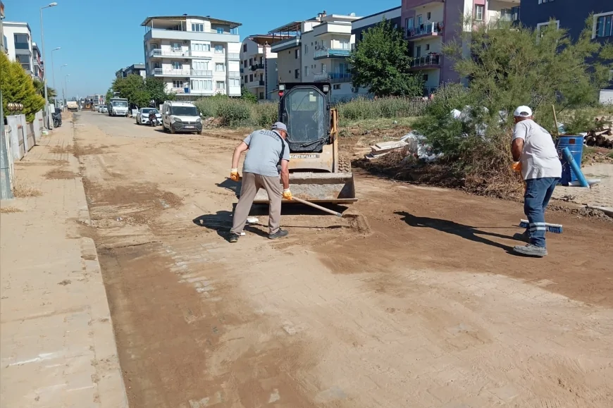 Efeler Belediyesi ekipleri su patlağı sonrası çamura dönen sokağı kısa sürede yeniden kullanıma açtı