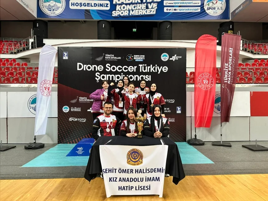 İstanbul Çekmeköy Şehit Ömer Halisdemir Kız Anadolu İmam Hatip Lisesi, Drone Soccer Türkiye Şampiyonası’nda 12’de 12 yaparak namağlup zirveye çıktı