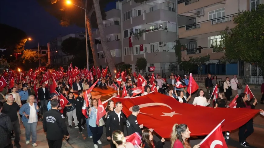 Milas’ta 19 Mayıs Coşkusu Fener Alayı ve Işın Karaca Konseriyle Geceye Taşındı