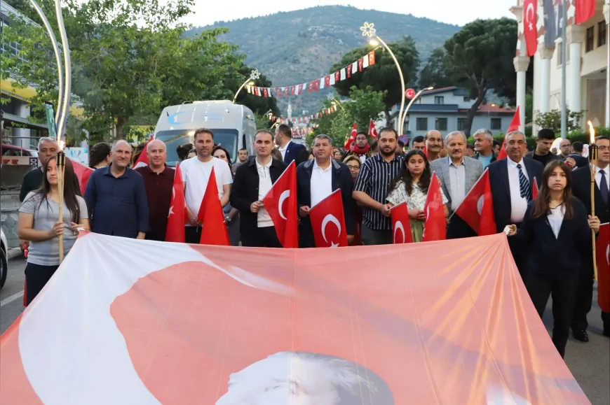 Bayındır’da 19 Mayıs kutlamaları fener alayı ve gençlik etkinlikleriyle gün boyu sürdü