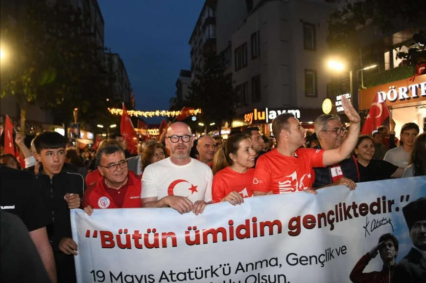 Altıeylül’de 19 Mayıs kutlamaları gençlik şöleni ve fener alayıyla gerçekleşti