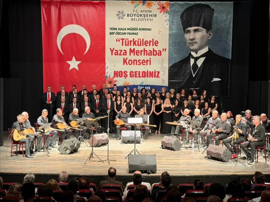 Aydın Büyükşehir Belediyesi Türk Halk Müziği Korosu “Türkülerle Yaza Merhaba” konseriyle sahne aldı