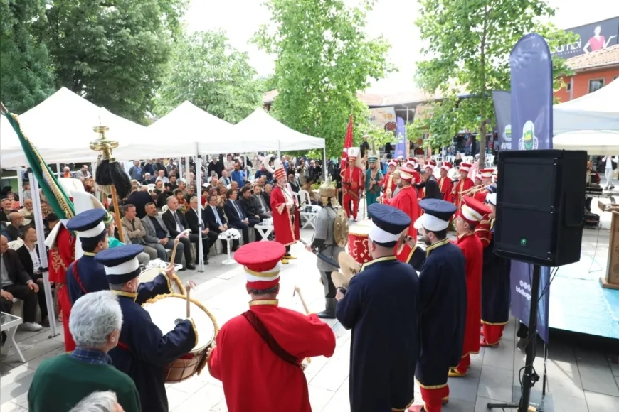 İnegöl’de İshak Paşa Vefatının 539’uncu Yılında Panel, Dualar ve Mehter Gösterileriyle Anıldı