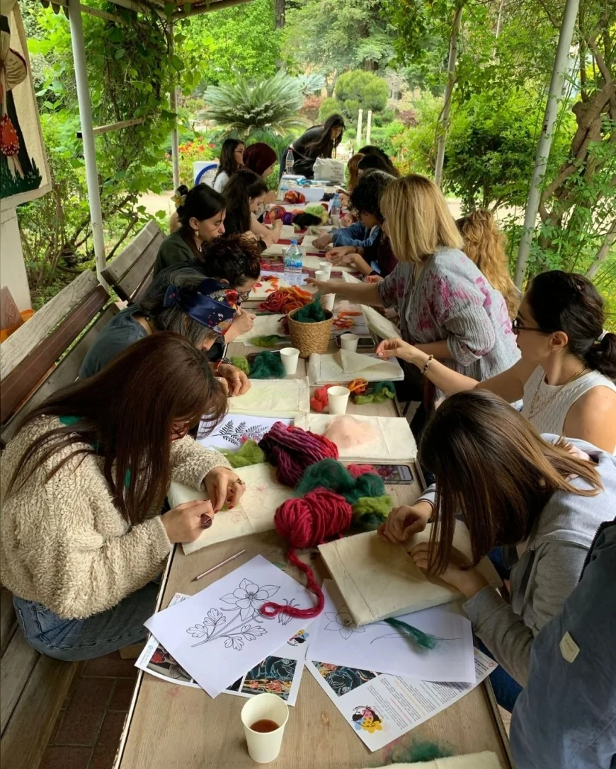 Ege Üniversitesi Botanik Bahçesi’nde iğneli keçe workshopu sanat ve doğa farkındalığını buluşturdu