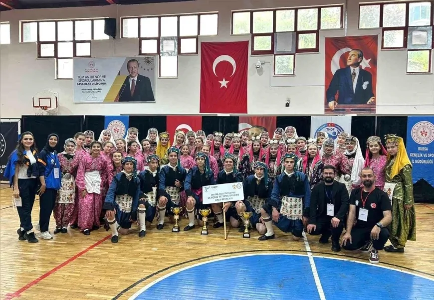 İnegöl Belediyesi Halk Dansları Ekibi Bölge Finallerinde 3 Kategoride Şampiyon Oldu