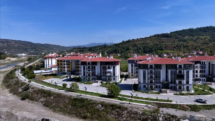 Çevre, Şehircilik ve İklim Değişikliği Bakanı Murat Kurum: “Dar gelirli ailelerimizi güzel yuvalarına kavuşturmaya devam edeceğiz”