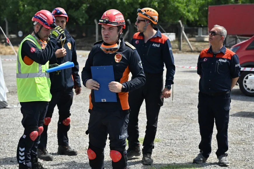 Manisa Büyükşehir İtfaiyesi uluslararası akreditasyon hedefiyle afet senaryosunda sınavı tamamladı