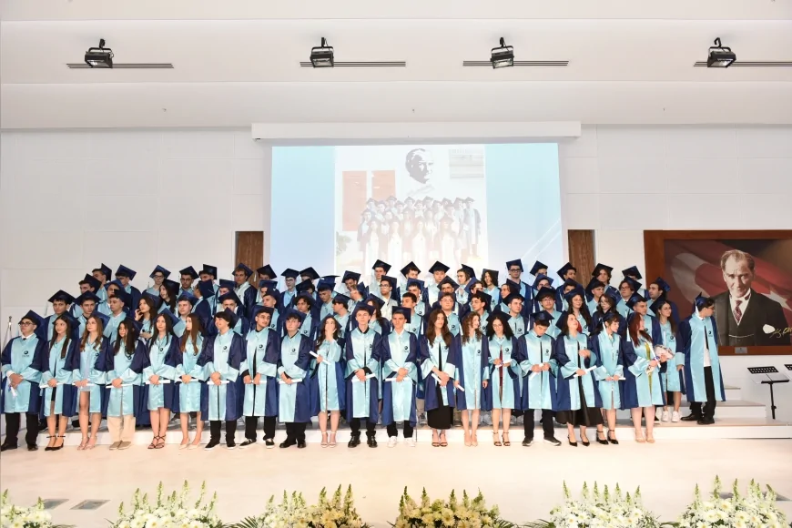İAOSB Nedim Uysal MTAL’de Mezuniyet Coşkusu Yaşandı: 10 Öğrenciye Üniversite Bursu Desteği Açıklandı