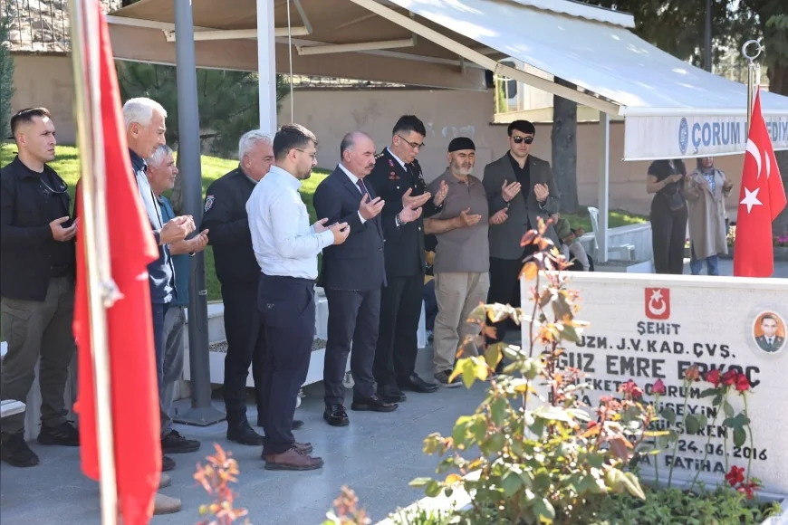Çorum Valisi Ali Çalgan Kurban Bayramı’nda Şehitliği Ziyaret Ederek Ailelerle Bayramlaştı
