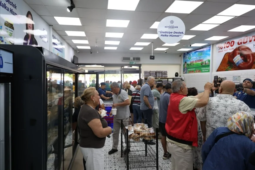 Aydın Büyükşehir Belediye Başkanı Özlem Çerçioğlu HALK EGE ET ŞUBELERİNDE YÜZDE 20 İNDİRİM UYGULANDI VATANDAŞLAR SABAHIN ERKEN SAATLERİNDE YOĞUN İLGİ GÖSTERDİ