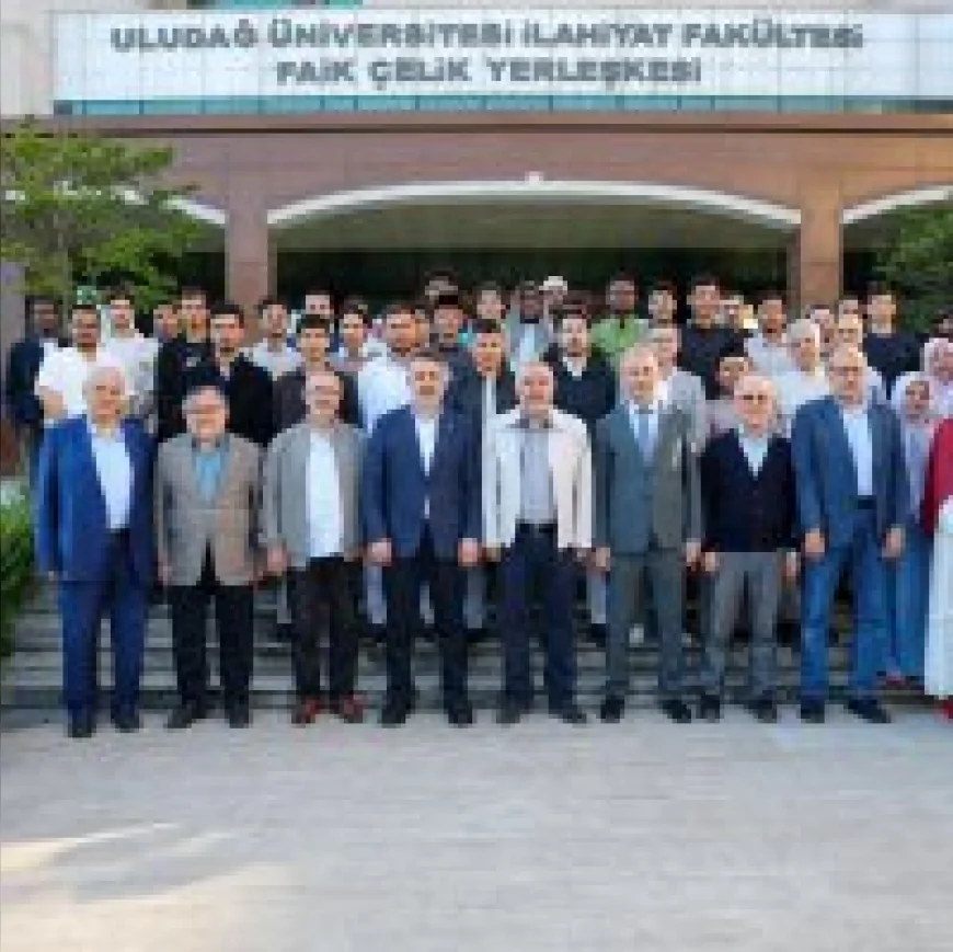 Bursa Büyükşehir Belediyesi Başkan Vekili Şahin Biba, bayram sabahında öğrencilerle bir araya geldi