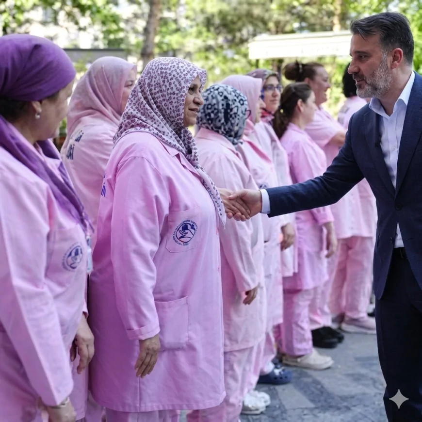Bursa Büyükşehir Belediyesi Başkan Vekili Şahin Biba bayramda huzurevi, sevgi evi ve hastane ziyaretlerinde bulundu