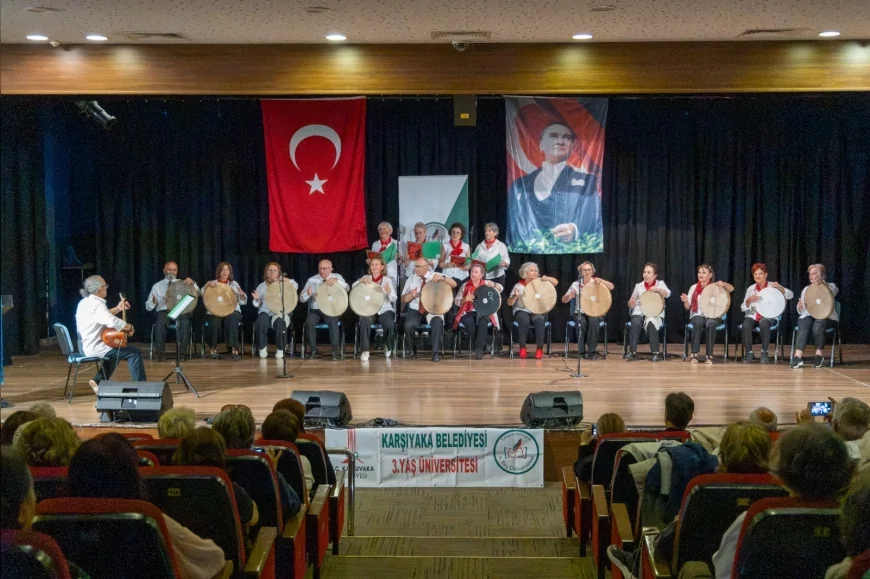 Karşıyaka’nın 3. Yaş Üniversitesi’nde 26 haftalık eğitim yıl sonu gösterisiyle tamamlandı