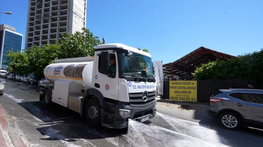 Maltepe Belediyesi Kurban Bayramı boyunca ilçe genelinde temizlik çalışmalarını sürdürüyor