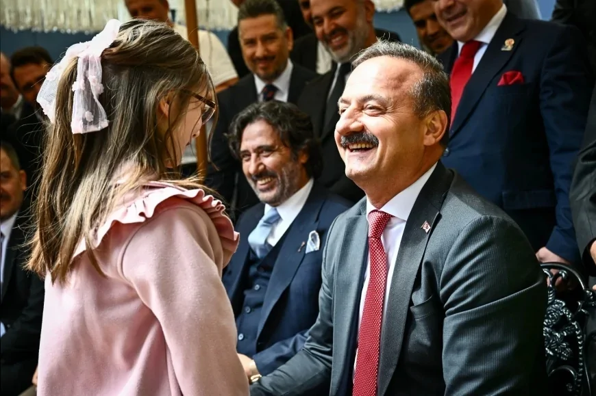 Anahtar Parti Genel Başkanı Yavuz Ağıralioğlu: “Siyaseti Tam Olarak Halkın Emrinde Olacağı Meşru Hatta Çekeceğiz”