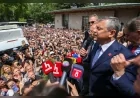 CHP Lideri Özgür Özel, TBMM Dikmen Kapısında Bekleyen Vatandaşlara Hitap Etti
