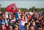 Maltepe Sahili’nde Dünya Kupası Heyecanı Binleri Dev Ekran Önünde Buluşturdu