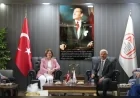Eskişehir Büyükşehir Belediye Başkanı Ayşe Ünlüce Esnaf Odaları Birliği Başkanı Adnan Karamanlı’ya hayırlı olsun ziyaretinde bulundu