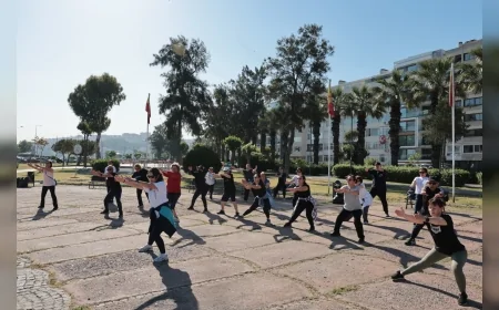 Konak Belediyesi’nin Açık Havada Sabah Sporu Etkinliği Kentin Sekiz Noktasında Yoğun İlgi Görüyor