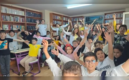 Maltepe’de Düzenlenen Eğlenceli Bilim Etkinliğinde Çocuklar Deneylerle Bilimi Keşfetti