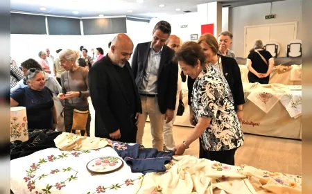 Bornova’da “Bir İlmek Bin Hikaye” Sergisi Kadın Emeğini ve Kültürel Üretimi Sanatseverlerle Buluşturdu