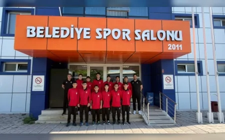 İNEGÖL BELEDİYESPOR MİDİ ERKEKLER VOLEYBOL TAKIMI ESKİŞEHİR’DE TÜRKİYE ŞAMPİYONASI FİNALLERİNDE MÜCADELE EDECEK