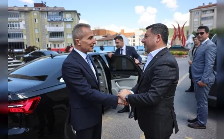NEVŞEHİR VALİSİ HÜSEYİN KÖK’TEN BELEDİYE BAŞKANI RASİM ARI’YA İADE-İ ZİYARET