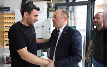 Geyve Belediye Başkanı Selçuk Yıldız 1 Haziran Gözlükçüler ve Optisyenler Günü’nde İlçedeki Optisyenlerle Buluştu