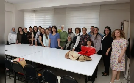 Odunpazarı’nda Halk Merkezi Kursiyerleri El Emeği Tasarımlarını Defileyle Tanıttı