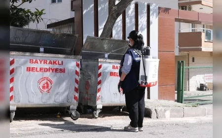 BAYRAKLI BELEDİYESİ 25 MAHALLEDE YAZ BOYUNCA İLAÇLAMA ÇALIŞMALARINI YOĞUNLAŞTIRDI