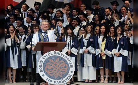 Dokuz Eylül Üniversitesi Tıp Fakültesi 48. dönem mezunlarını meslek hayatına uğurladı