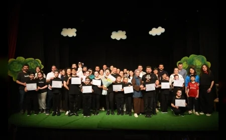 Giresun Belediyesi Şehir Tiyatrosu Drama Kursiyerleri Yıl Sonu Gösterileriyle Sahneye Çıktı