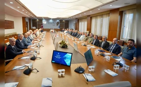 İZMİR VALİSİ ELBAN BAŞKANLIĞINDA EGE ÜNİVERSİTESİ DANIŞMA KURULU TOPLANTISINDA GELECEK HEDEFLER VE KURUMSAL GELİŞİM BAŞLIKLARI ELE ALINDI