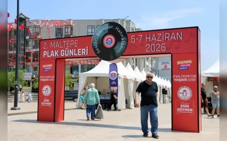 Maltepe’de 2. Plak Günleri başladı, müzik tutkunları nostalji dolu etkinlikte buluştu