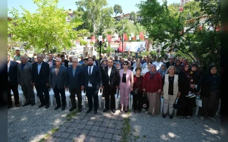 Adana Büyükşehir Belediye Başkan Vekili Güngör Geçer: "Her fide sofralarımıza bereket, geleceğimize umut olacak" Tufanbeyli ve Feke’de 200 bin domates fidesi üreticiyle buluşturuldu