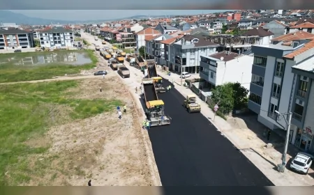 Bursa Büyükşehir Belediyesi Başkan Vekili Şahin Biba’nın Talimatıyla İnegöl Bülbül Caddesi’nde Asfalt Yenileme Çalışmaları Tamamlandı