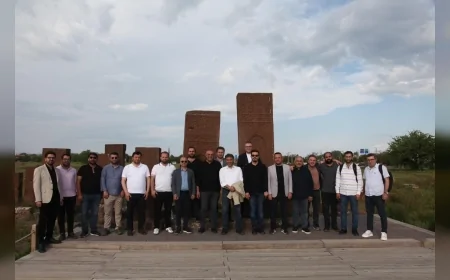 Ahlat’ta Tarih ve Kültür Rotasını Gezen Gazeteciler İlçenin Mirasına Hayran Kaldı