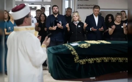 İzmir Büyükşehir Belediye Başkanı Dr. Cemil Tugay: “Dr. Ömer Cem Şenakaylı’nın anısını yaşatacağız”