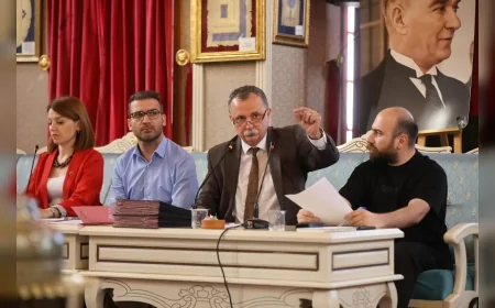 Başkan Balaban: “Burası sadece el kaldırılıp indirilen bir yer değil”