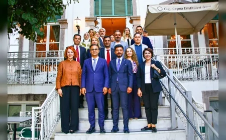 Hayat Boyu Öğrenme Genel Müdürü Dr. Emre Topoğlu İzmir’de Eğitim Kurumları ve Projeleri Yerinde İnceledi