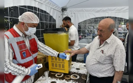 Ankara Büyükşehir Belediyesi Yaz Sıcaklarında Ücretsiz Limonata ve Soğuk Su İkramına Yeniden Başladı