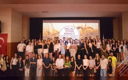 Ege Üniversitesi Reklamcılık Bölümü Öğrencileri Sağlıklı Toprak Hareketi İçin Hazırladıkları Kampanyaları Sektör Temsilcilerine Sundu