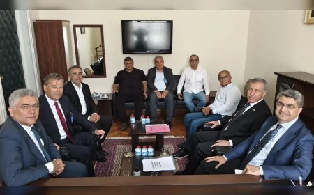 Yeni Yol Grup Başkanı Mehmet Emin Ekmen: “Nerede Bir Mağduriyet Varsa Yanında Olmak İnsanlığın ve Vicdanın Gereğidir”
