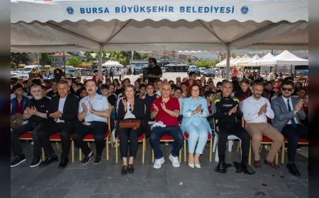 Bursa Büyükşehir Belediyesi Gemlik İskelesi’nde Deniz Dibi Temizliği Gerçekleştirdi